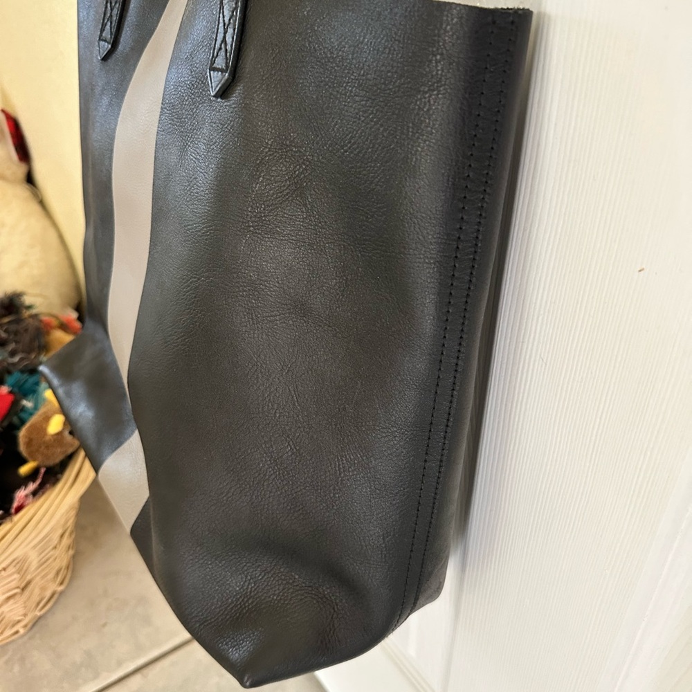 Madewell Transport Tote - Picture 4 of 8